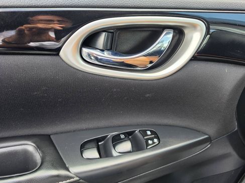 Used 2019 Nissan Sentra SV FWD image 17
