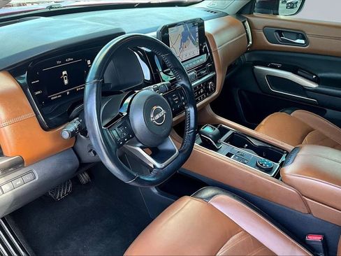 Used 2023 Nissan Pathfinder Platinum image 18