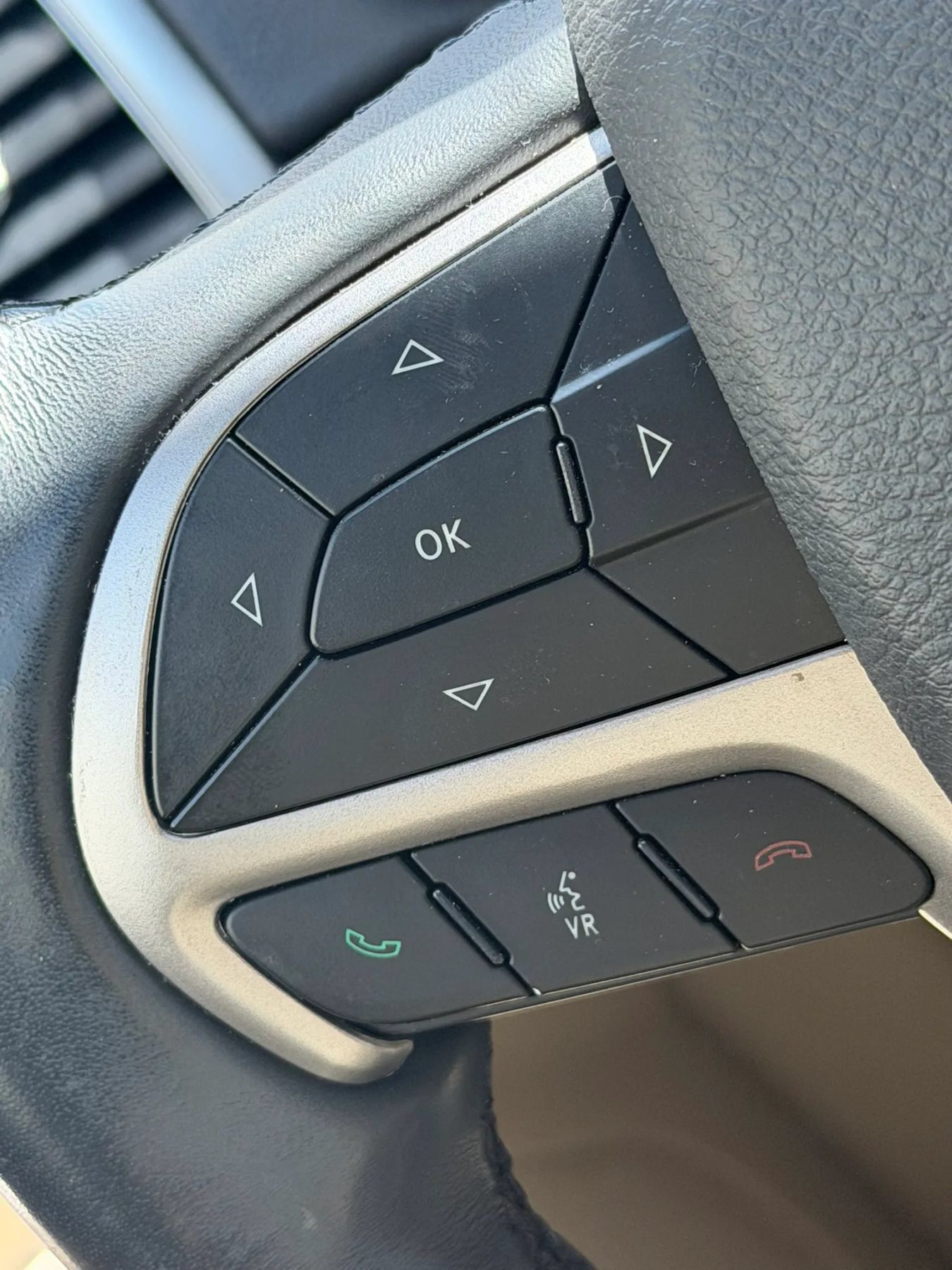 Used 2019 Jeep Grand Cherokee Limited AWD/4WD image 17