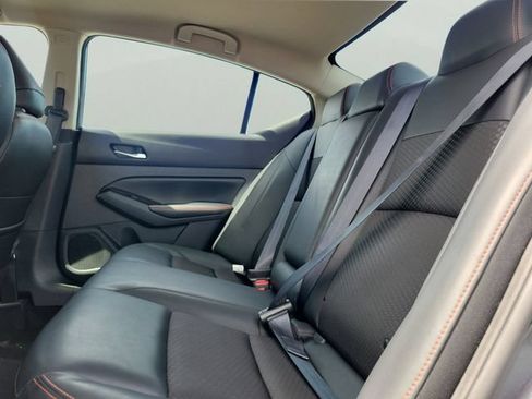 Used 2024 Nissan Altima 2.5 SR FWD image 10