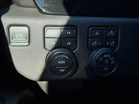 Used 2025 Chevrolet Silverado 3500 LTZ w/ LTZ Texas Edition image 38