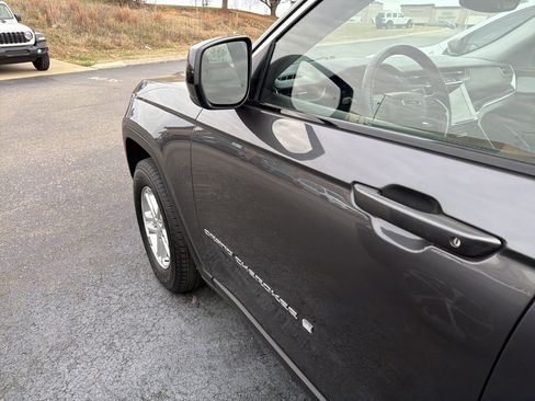 Used 2022 Jeep Grand Cherokee Laredo w/ Luxury Tech Group I image 13