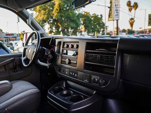 Used 2022 GMC Savana 2500 w/ Driver Convenience Package image 12