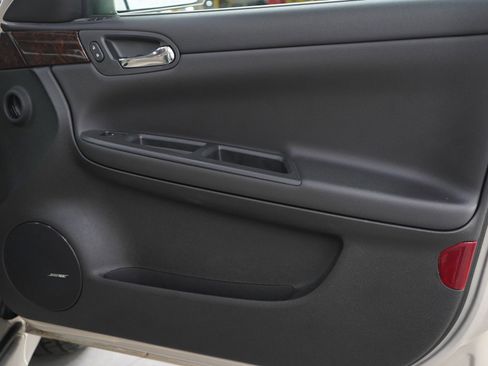 Used 2012 Chevrolet Impala LTZ FWD image 9