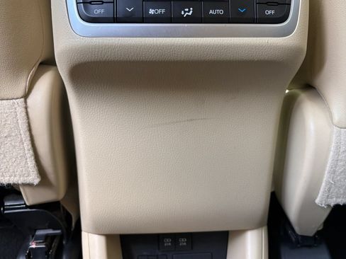 Used 2018 Toyota Highlander Limited Platinum FWD image 11