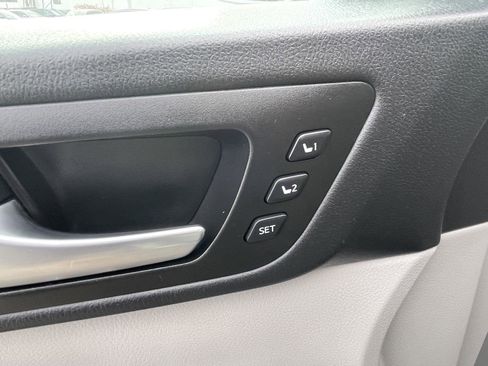 Used 2019 Toyota Highlander Limited image 12