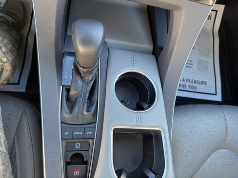 Used 2019 Toyota Avalon Limited image 26