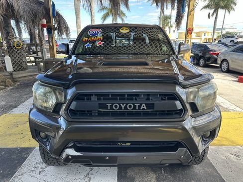 Used 2015 Toyota Tacoma PreRunner image 2