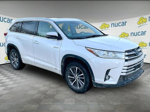 Certified 2017 Toyota Highlander XLE image 1