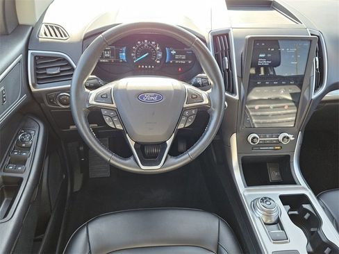 Used 2024 Ford Edge SEL image 12