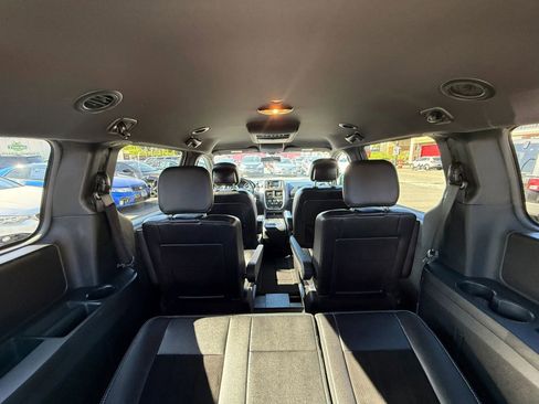 Used 2015 Dodge Grand Caravan SXT image 14