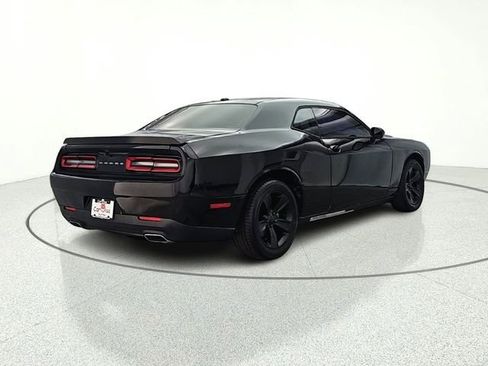 Used 2015 Dodge Challenger SXT RWD image 6