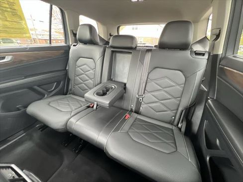 Used 2025 Volkswagen Atlas SE AWD/4WD image 21