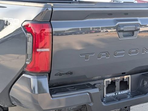 Used 2025 Toyota Tacoma TRD Sport AWD/4WD image 8