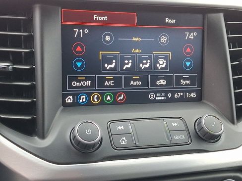 Used 2023 GMC Acadia SLT w/ Elevation Edition image 18