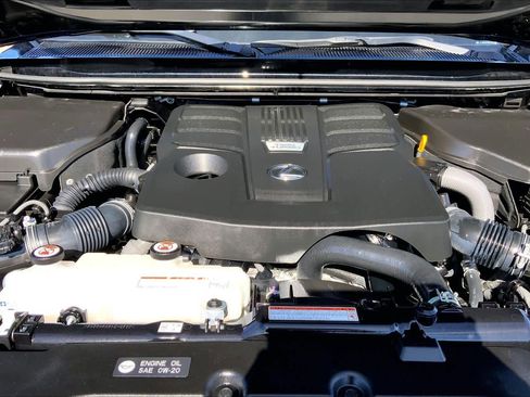 Used 2024 Lexus GX 550 image 32