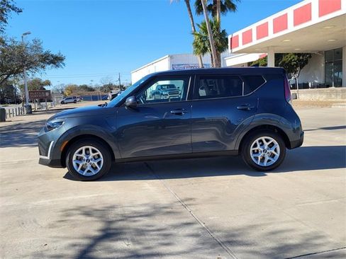 Used 2025 Kia Soul LX w/ LX Technology Package image 2