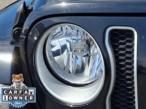 Used 2021 Jeep Wrangler Unlimited Sahara AWD/4WD image 9