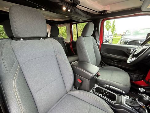 Used 2024 Jeep Wrangler Unlimited Sahara AWD/4WD image 28