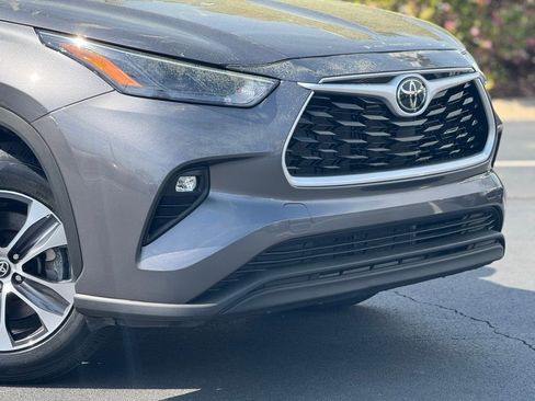 Used 2024 Toyota Highlander XLE image 6