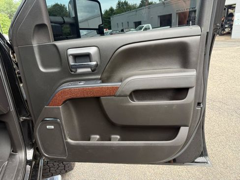 Used 2016 GMC Sierra 2500 SLT w/ Duramax Plus Package AWD/4WD image 21