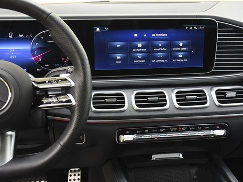 Used 2026 Mercedes-Benz GLS 450 4MATIC image 11