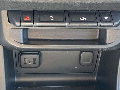 Used 2022 Chevrolet Colorado LT w/ Chrome Appearance Package image 27
