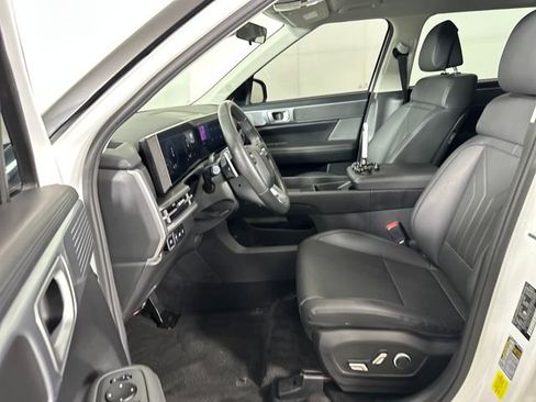 Used 2025 Hyundai Santa Fe SEL FWD image 11