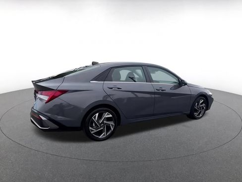 Used 2025 Hyundai Elantra Limited FWD image 14