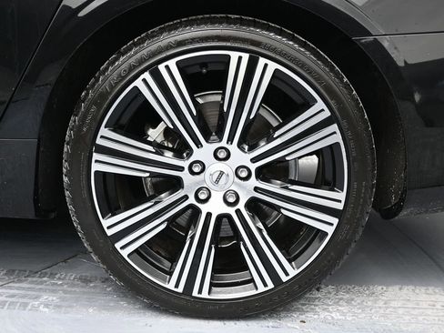 Used 2023 Volvo S90 B6 Plus w/ Protection Package Premier image 13