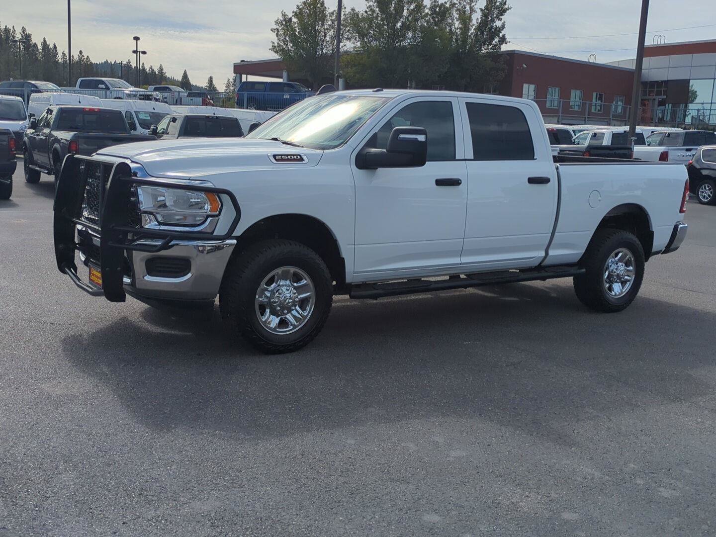 Used 2024 RAM 2500 Tradesman w/ Chrome Appearance Group AWD/4WD image 3