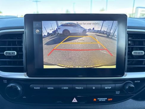Used 2025 Hyundai Venue SE FWD image 28