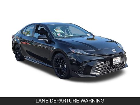 Used 2025 Toyota Camry SE FWD image 2