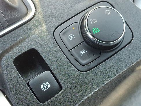 Used 2023 Chevrolet Traverse LT AWD/4WD image 24