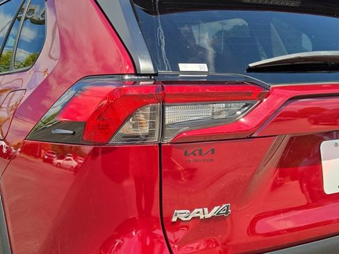Used 2023 Toyota RAV4 LE AWD/4WD image 14