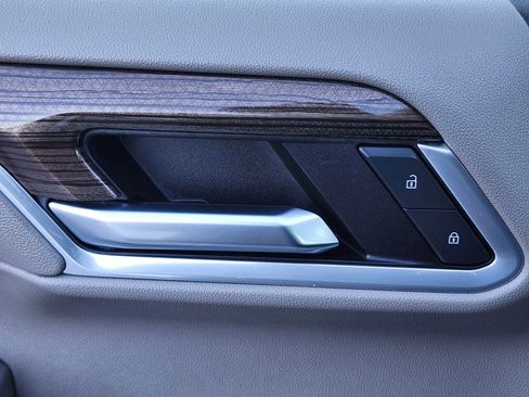 Used 2025 Chevrolet Silverado 1500 LT image 18