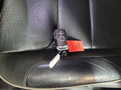 Used 2019 RAM 1500 Laramie RWD image 24