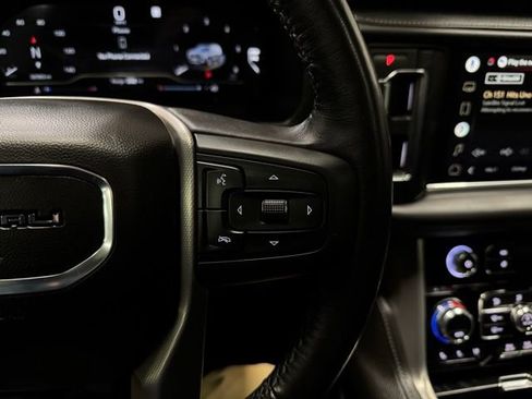 Used 2022 GMC Yukon XL Denali w/ Denali Premium Package image 30