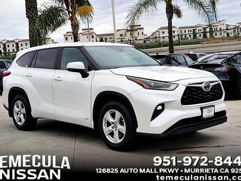 Used 2023 Toyota Highlander LE AWD/4WD image 1