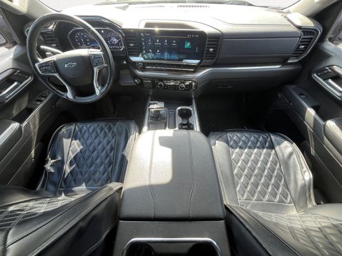 Used 2023 Chevrolet Silverado 1500 LT Trail Boss w/ Convenience Package II AWD/4WD image 3