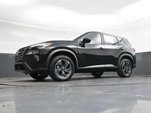 Used 2025 Nissan Rogue SV image 43