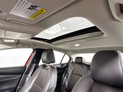 Used 2020 MAZDA MAZDA3 Premium Package image 6