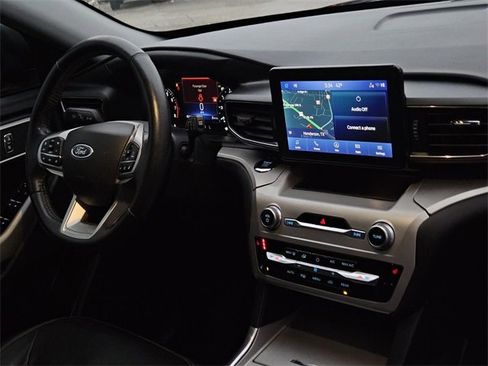 Used 2022 Ford Explorer XLT w/ Equipment Group 202A image 11