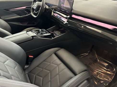 Certified 2024 BMW i5 eDrive40i w/ Premium Package image 33