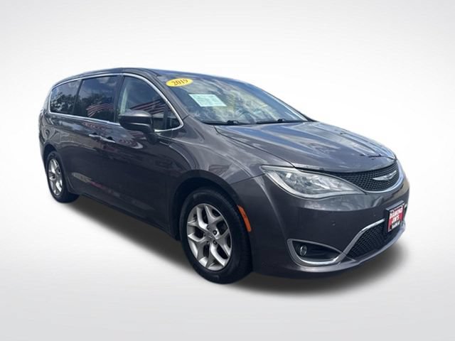 Used 2019 Chrysler Pacifica Touring Plus w/ Advanced Safetytec Group FWD image 1