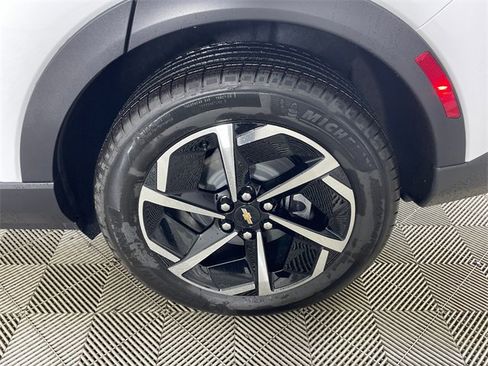 New 2026 Chevrolet Equinox EV LT image 16