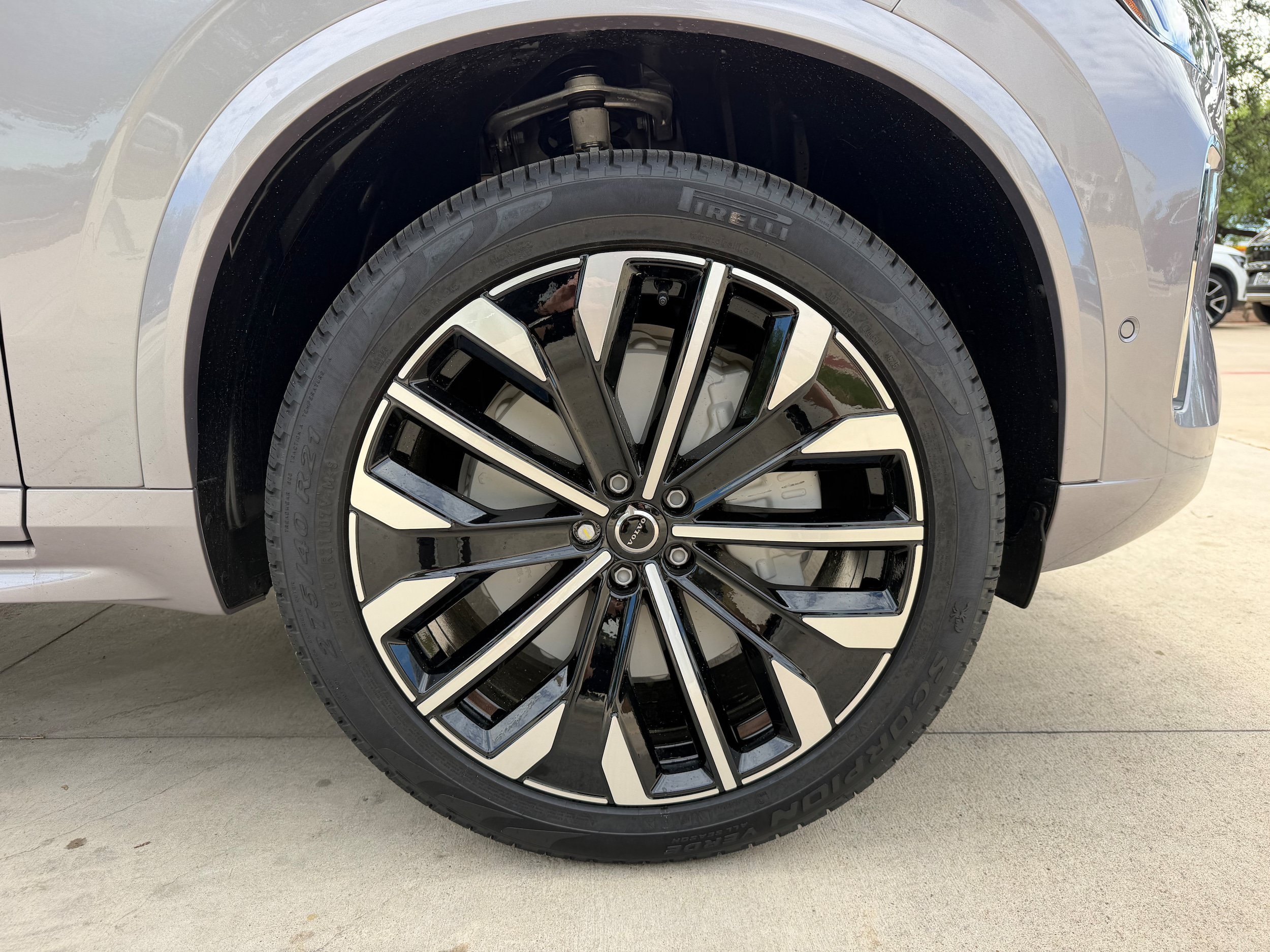 New 2026 Volvo XC90 B6 Plus w/ Protection Package Premier AWD/4WD image 7
