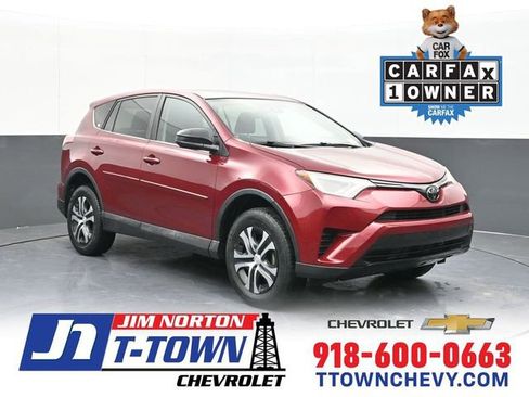 Used 2018 Toyota RAV4 LE image 1