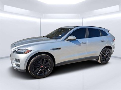 Used 2017 Jaguar F-PACE Prestige image 7