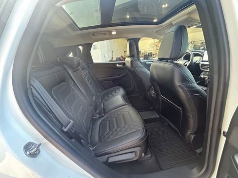 Certified 2024 Ford Escape SE w/ PHEV Premium Package FWD image 31